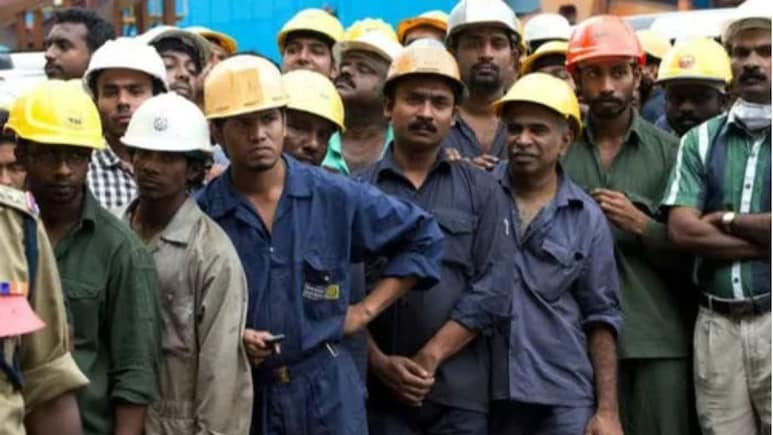 New Labor Codes: देशभर में लागू हुए चारों नए लेबर कोड्स, जानें आपकी सैलरी पर क्या होगा असर