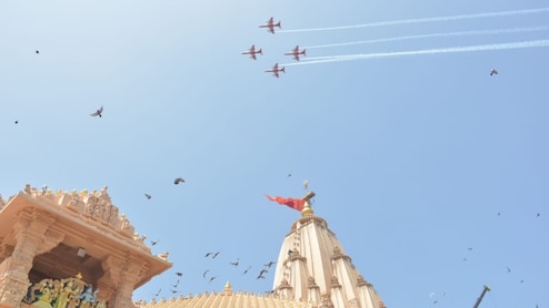 सोमनाथ अमृतपर्व 2026: सोमनाथ में पहली बार वायु सेना करेगी 'सूर्यकिरण एयर शो', देखिए रिहर्सल की तस्वीरें&nbsp;
