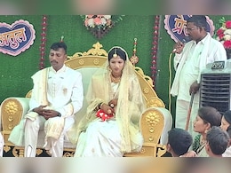 Akola News : ना शाल-श्रीफळ, ना महागड्या भेटवस्तूंचा पाऊस; अकोल्यातली अनोख्या विवाहसोहळ्याची राज्यभरात चर्चा