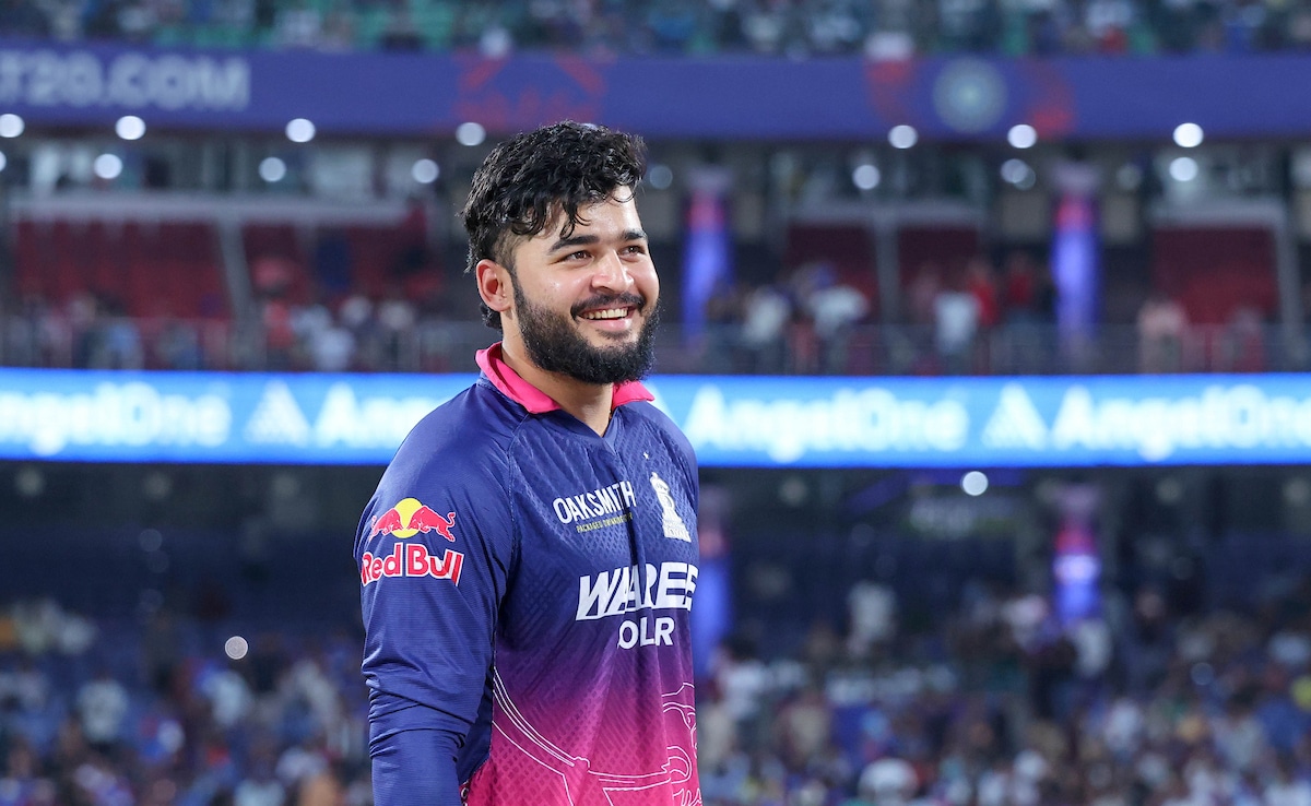 Sunil Gavaskar Slams Riyan Parag For "Suicidal" Call During RRs Loss vs DC