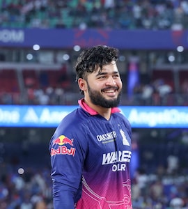 Sunil Gavaskar Slams Riyan Parag For "Suicidal" Call During RRs Loss vs DC