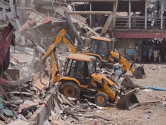 Mumbai Bulldozer Action Video: मुंबई में बुलडोजर एक्शन, बांद्रा ईस्ट के ये 500 अवैध निर्माण ध्वस्त, पूरा मामला जानें