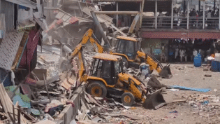Mumbai Bulldozer Action Video: मुंबई में बुलडोजर एक्शन, बांद्रा ईस्ट के ये 500 अवैध निर्माण ध्वस्त, पूरा मामला जानें