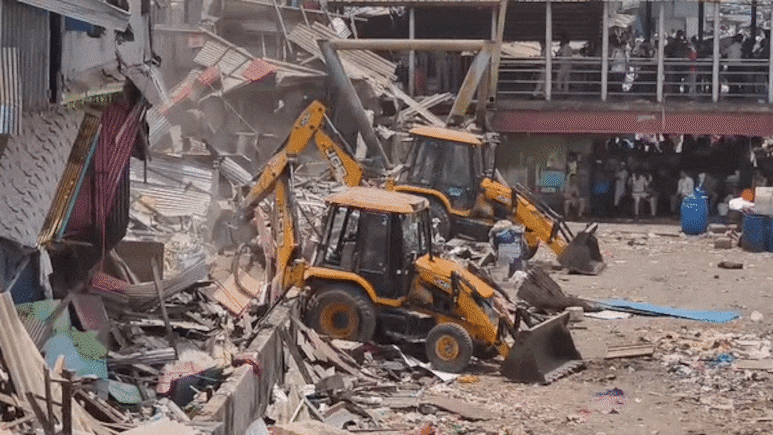 Mumbai Bulldozer Action Video: मुंबई में बुलडोजर एक्शन, बांद्रा ईस्ट के ये 500 अवैध निर्माण ध्वस्त, पूरा मामला जानें