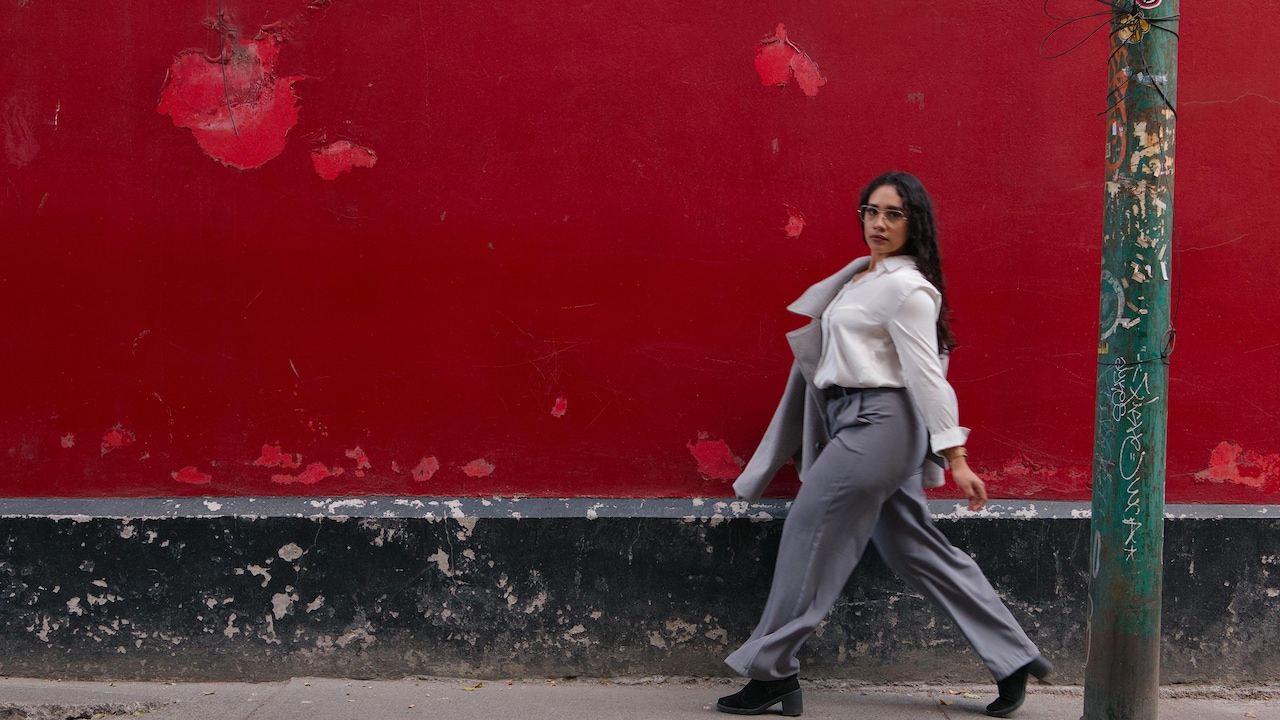 Palazzo Pants Looking Bulky? Non-Tailored Cuts That Slim The Silhouette Palazzo Pants Looking Bulky? Non-Tailored Cuts That Slim The Silhouette