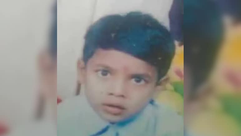 पिता ने अपनाने से किया इनकार, बड़ा होकर इस बच्चे ने मां के पैरों को पिया धोकर, आज बॉलीवुड का सबसे बड़ा एंटरटेनर