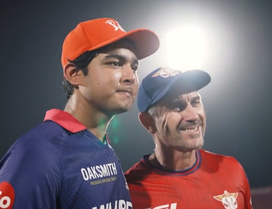 Sooryavanshi Cuts Interview Midway, Obliged Aus Great's Selfie Request
