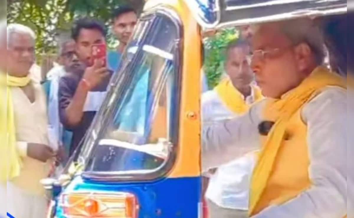 यूपी के मंत्री ने तेल बचाने नहीं, बल्कि सपा को जवाब देने में लिए चलाया ऑटो; कहा- मैं ऑटो वाला हूं