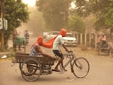दिल्ली-NCR में रेतीले तूफान को लेकर येलो अलर्ट, अगले 2-3 घंटे में 50 KMPH की रफ्तार से चलेंगी हवाएं दिल्ली-NCR में रेतीले तूफान को लेकर येलो अलर्ट, अगले 2-3 घंटे में 50 KMPH की रफ्तार से चलेंगी हवाएं
