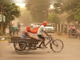 दिल्ली-NCR में रेतीले तूफान को लेकर येलो अलर्ट, अगले 2-3 घंटे में 50 KMPH की रफ्तार से चलेंगी हवाएं
