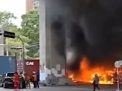 वीडियो: बैंकॉक में मालगाड़ी की कई वाहनों से टक्कर, लगी भयंकर आग, 8 लोगों की मौत