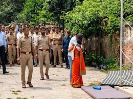 सास ने दामाद को भिजवाया जेल तो पत्नी चढ़ गई टावर पर! हैरान-परेशान पुलिस को जेल से लाना पड़ा पति