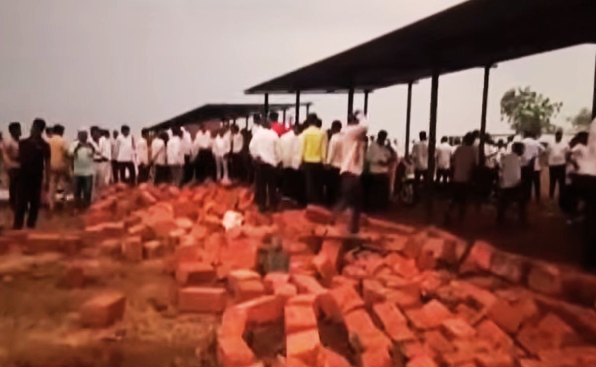 Temple Wall Collapse: मंदिर की दीवार ढहने से सांगली में 6 श्रद्धालुओं की मौत, आंधी और तूफान से हुई दुर्घटना में 20 से अधिक हुए घायल