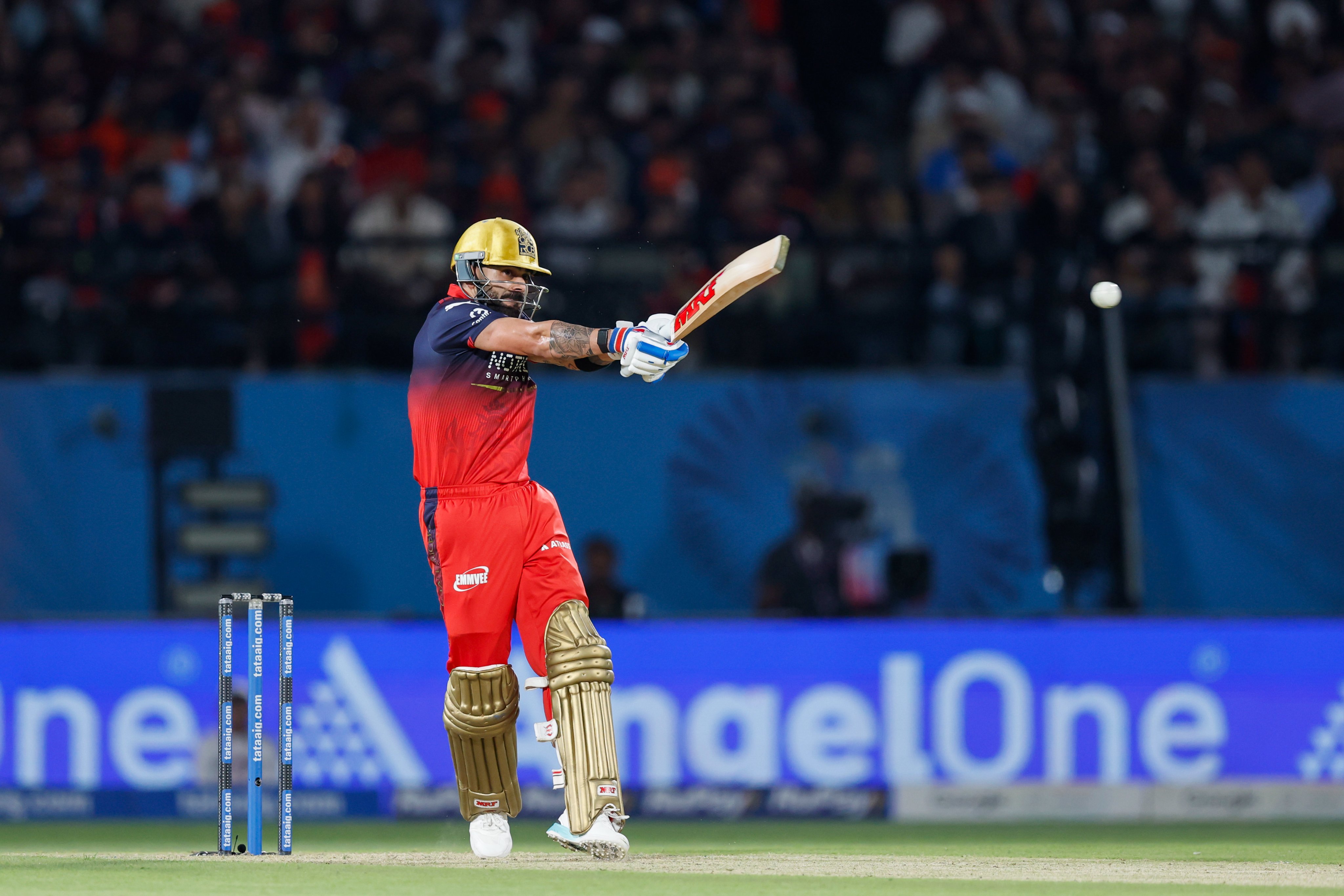 RCB vs GT Final LIVE Score: 4,4,6,4...कोहली-अय्यर ने दिलाई को तूफानी शुरुआत, 156 के लक्ष्य का पीछा कर रही बेंगलुरु