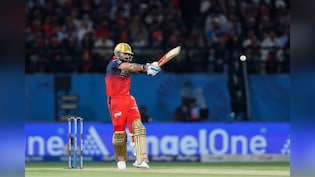 RCB vs GT Final LIVE Score: बेंगलुरु को तूफानी शुरुआत दिलाकर आउट हुए वेंकटेश अय्यर, 16 गेंदों में कूटे 32 रन