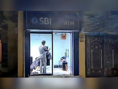 SBI ATM के अंदर अब कैश नहीं, हेयर कटिंग और शेविंग हो रही, कैश लेने पहुंचे लोग देखकर हो गए हैरान,  Video Viral