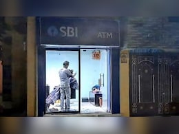 SBI ATM के अंदर अब कैश नहीं, हेयर कटिंग और शेविंग हो रही, कैश लेने पहुंचे लोग देखकर हो गए हैरान,  Video Viral