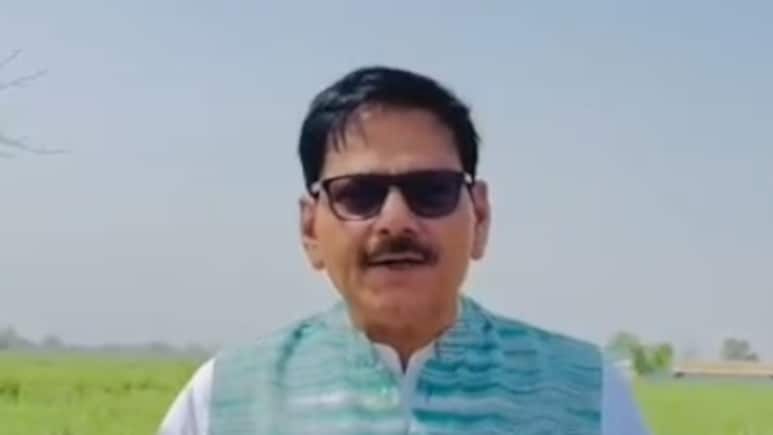 नोएडा इंटरनेशनल एयरपोर्ट: शुरू होने से पहले ही विवादों में 'महंगा' सफर, जेवर MLA ने PM और CM को पत्र में लिखा?&nbsp;