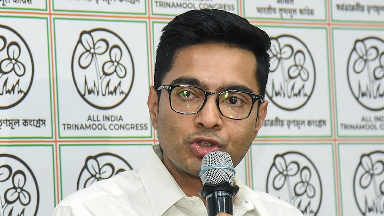 मुश्किलों में अभिषेक बनर्जी! 17 संपत्तियों पर नोटिस का 10 दिनों में देना होगा जवाब, पुलिस भी पहुंची घर