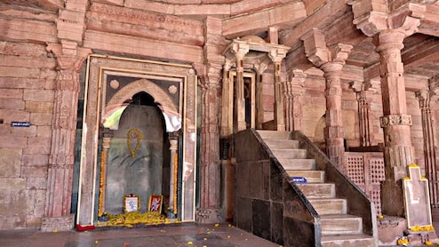 सुप्रीम कोर्ट ने नहीं दी भोजशाला परिसर में नमाज की इजाजत, आसपास व्यवस्था करने को कहा, ढांचा न बदलने का आदेश