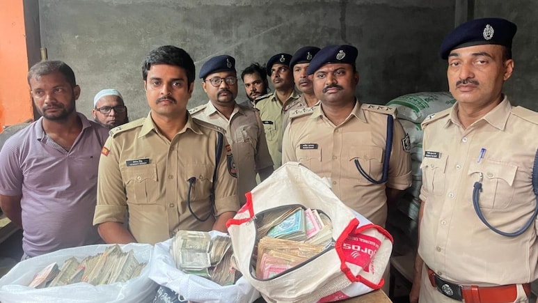 भारत-नेपाल बॉर्डर पर चल रहा था अवैध करेंसी का खेल, STF- पुलिस की छापेमारी में मिले 3000000 रुपये