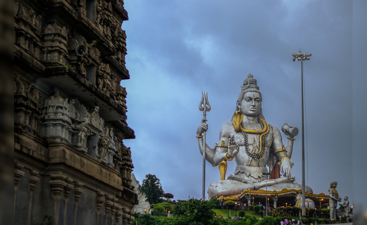 Guru Pradosh Vrat 2026: गुरु प्रदोष व्रत पर महादेव को प्रसन्न करने के लिए पढ़ी जाती है ये व्रत कथा