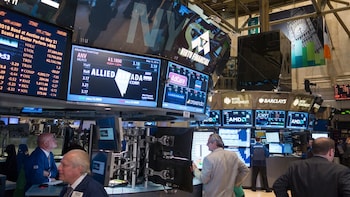 AI Chip Stocks Running Too Hot? Why Goldman Sachs Raised S&P 500 Year-End Target To 8,000