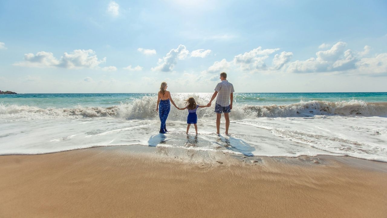 जा रहे हैं Beach Vacation पर, तो इन Essentials को जरूर रखें साथ, डबल हो जाएगा मजा