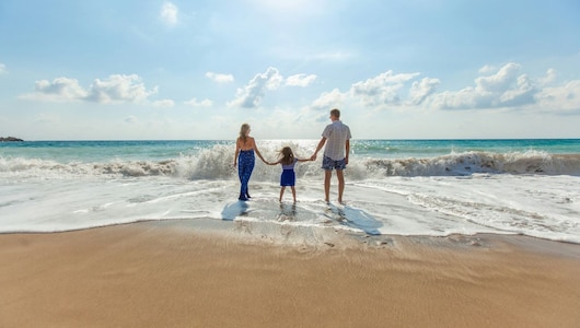 जा रहे हैं Beach Vacation पर, तो इन Essentials को जरूर रखें साथ, डबल हो जाएगा मजा