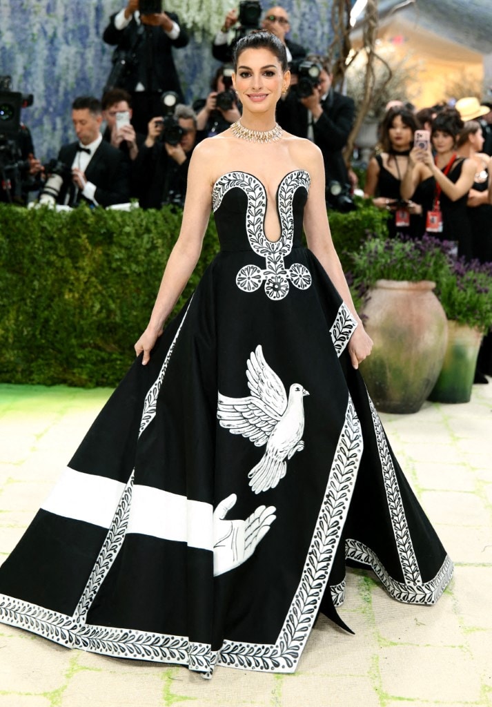 Anne Hathaway at the 2026 Met Gala. Photo: AFP