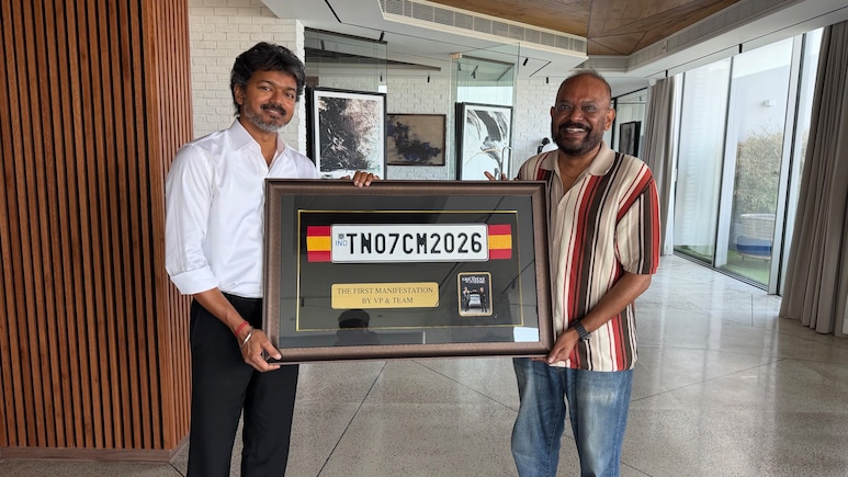 <i>GOAT</i> Director Venkat Prabhu Gifts Chief Minister Vijay The Iconic 'TN07 CM 2026' Number Plate