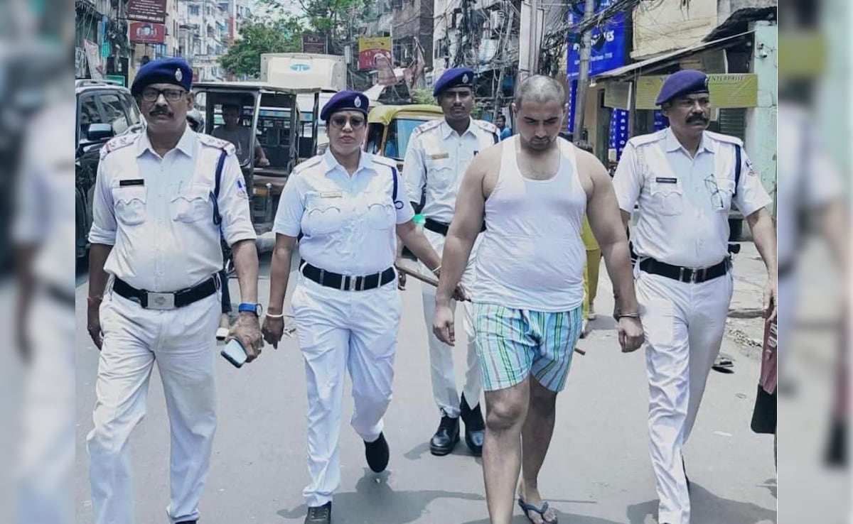 On Camera, Cops Parade Criminals On Bengal Streets In Their Underwear