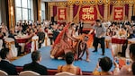 शादी बनी 'कुश्ती का अखाड़ा', स्टेज पर सरेआम लड़ने लगे दूल्हा दुल्हन, वजह चौंका देगी