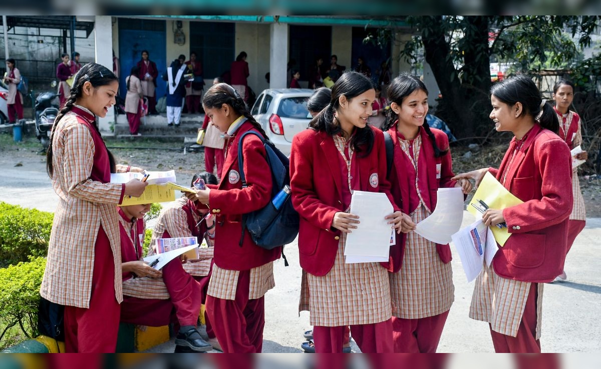 CBSE के नए मार्किंग सिस्टम को लेकर क्यों उठ रहे सवाल, कॉपी चेक करने का डिजिटल तरीका कितना सेफ?