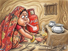 गैस की किल्लत से नहीं, महंगाई की वजह से करोड़ों रसोइयों में खाली पड़े हैं सिलेंडर, RTI के आंकड़े देखकर रह जाएंगे दंग!