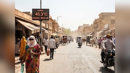 Rajasthan Heatwave: मरुधरा में आग उगल रहा सूरज, 45&deg;C के पार पहुंचा पारा, कछुओं के लिए गीली मिट्टी बनी सहारा; देखें तस्वीरें