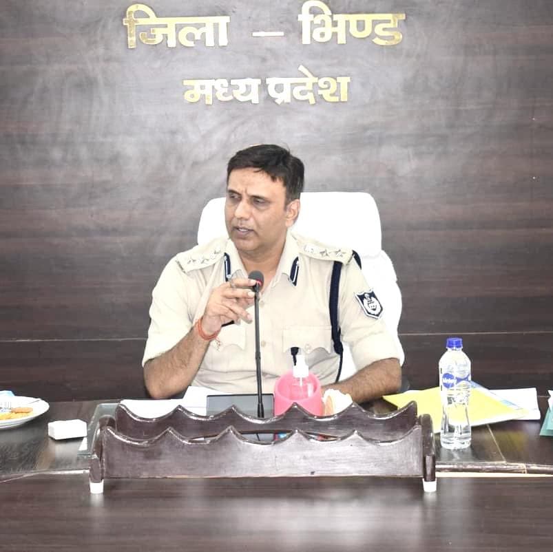 Who is IPS Asit Yadav: भिंड एसपी से ग्वालियर डीआईजी बने हैं आईपीएस असित यादव. Who is IPS Asit Yadav: भिंड एसपी से ग्वालियर डीआईजी बने हैं आईपीएस असित यादव.