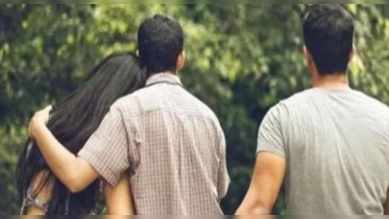खून और जमीन बेचकर पत्&zwj;नी को पढ़ाया, सरकारी टीचर बनते ही पत&zwj;ि-बेटे को छोड़ प्रेमी संग रहने लगी