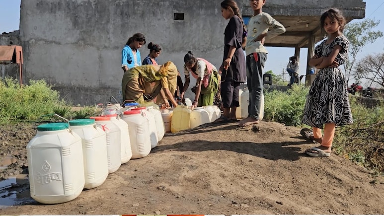 रतलाम: जिला मुख्यालय से 7 KM दूर गांव&hellip; लेकिन पानी मानो 70 कोस दूर! जूनवालिया में बूंद-बूंद को तरस रहे लोग
