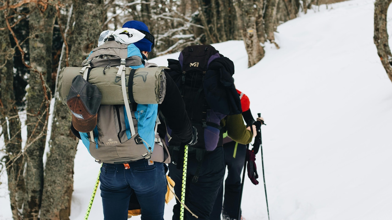 Sar Pass Trek demands smart packing as weather conditions can change rapidly at higher altitudes. Sar Pass Trek demands smart packing as weather conditions can change rapidly at higher altitudes.