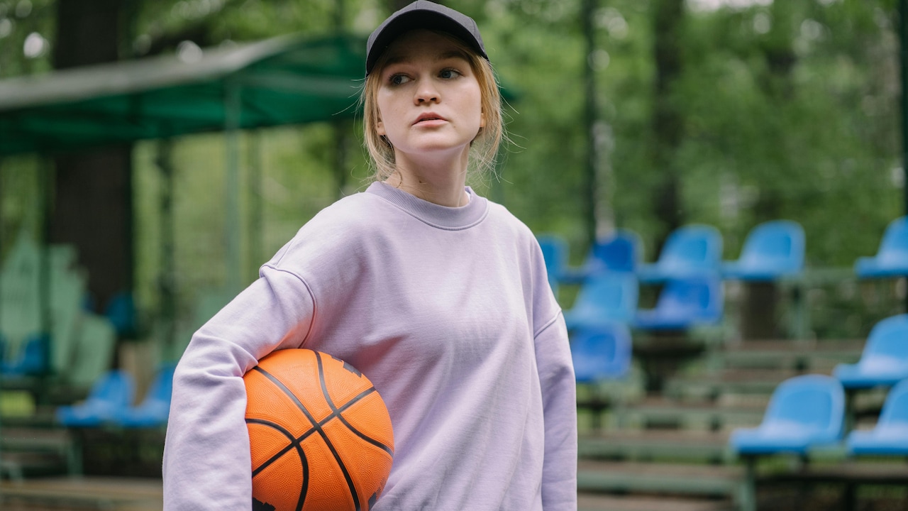 Top 5 Lightweight Hoodies And Sweatshirts For Mild Weather Top 5 Lightweight Hoodies And Sweatshirts For Mild Weather
