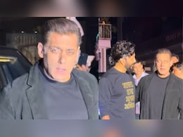 A Day After Slamming Paparazzi, Salman Khan Teases Them, '<i>Zor Se Bolo</i> Sorry'. Paps Oblige