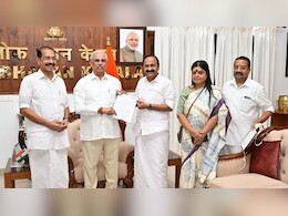 केरलम के भावी CM सतीशन राज्यपाल से मिले, सरकार बनाने का दावा किया पेश: सूत्र