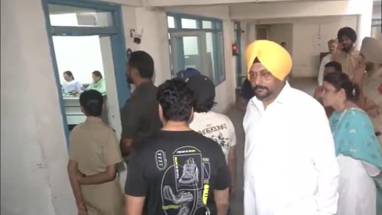 पंजाब निकाय चुनाव: 105 स्थानीय निकायों के लिए मतदान जारी, बैलेट पेपर से हो रही वोटिंग, 29 मई को आएंगे नतीजे