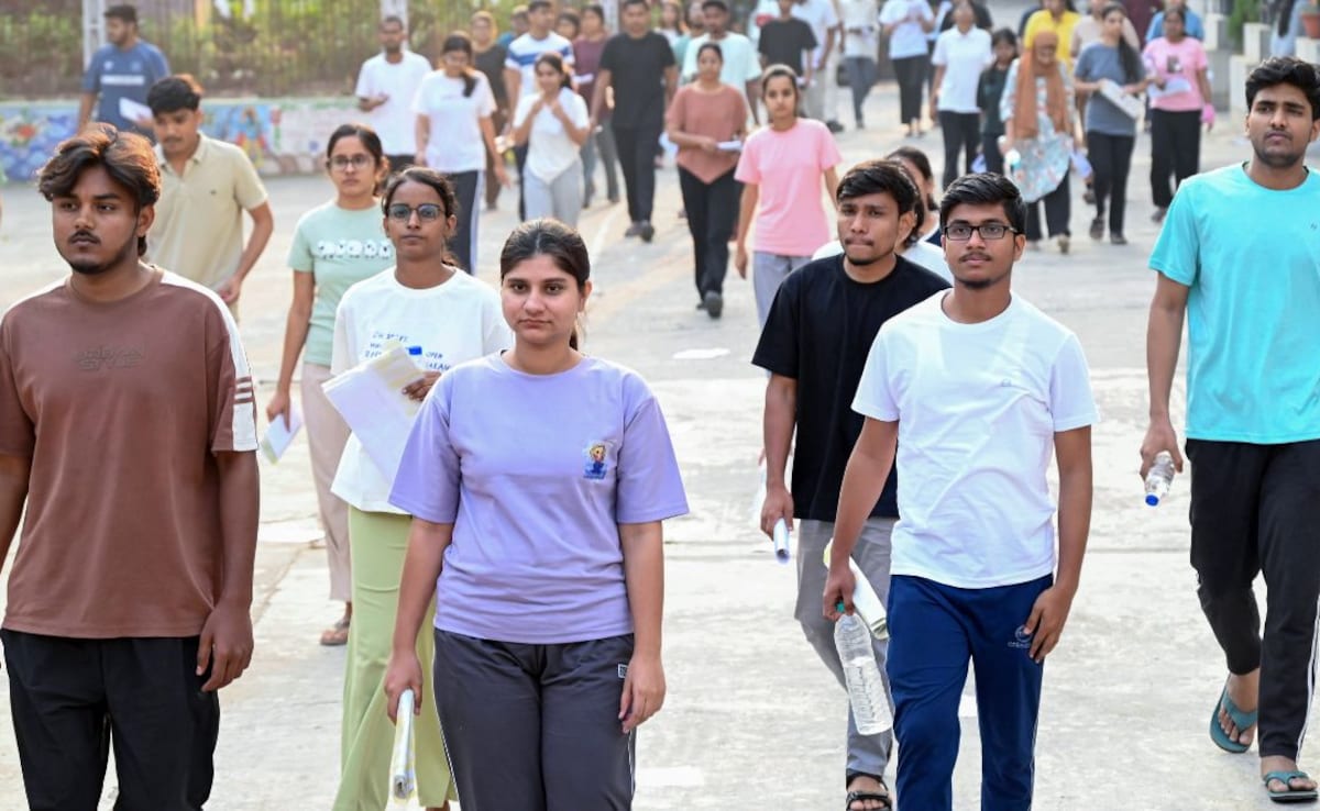 उत्तर प्रदेश के कॉलेजों में अब से यूनिफॉर्म पहनना होगा जरूरी, राज्यपाल ने जारी किया आदेश