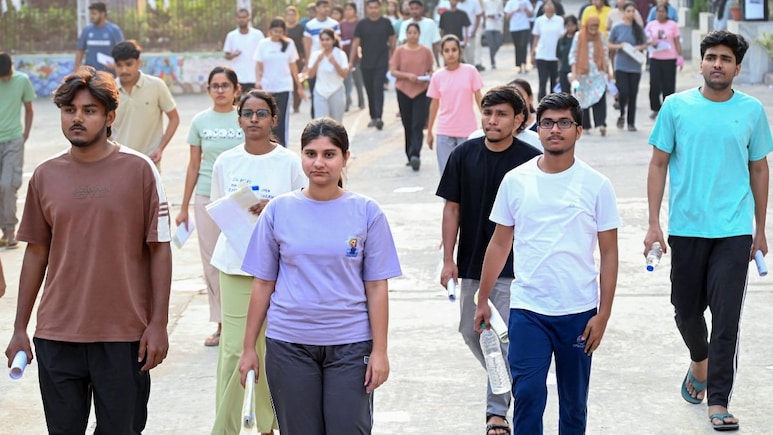 उत्तर प्रदेश के कॉलेजों में अब से यूनिफॉर्म पहनना होगा जरूरी, राज्यपाल ने जारी किया आदेश