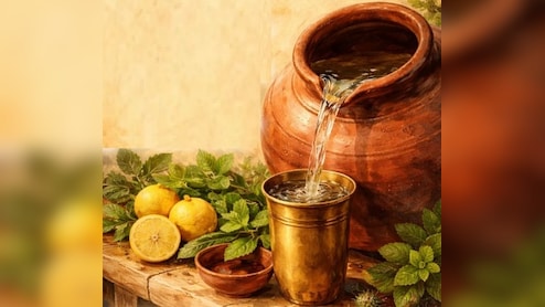 गर्मियों में क्यों पीना चाहिए घड़े का पानी, जानें क्या कहते हैं एक्सपर्ट