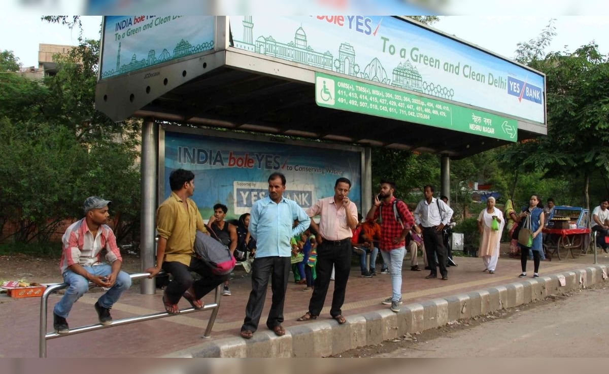 अब बस स्टैंड पर मिलेगी मौसम की अपडेट, पैनिक बटन, डिजिटल डिस्प्ले, लाइव बस ट्रैकिंग सुविधा, हाईटेक बनेंगे दिल्ली के Bus Stand — WellsTrack