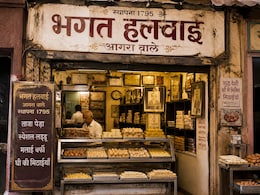 भारत की सबसे पुरानी मिठाई की दुकान कहां है? जानिए कब से बन रही है यहां मिठाई?