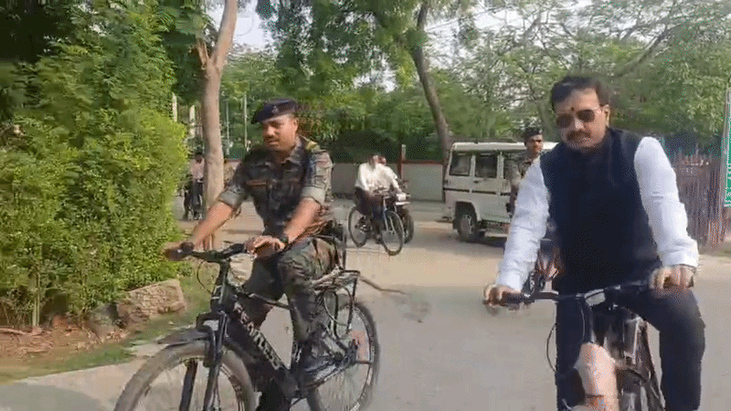 PM मोदी की अपील के बाद औरंगाबाद में साइक&zwj;िल से कोर्ट पहुंचे प्रधान ज&zwj;िला जज, वीड&zwj;ियो आया समाने &nbsp;